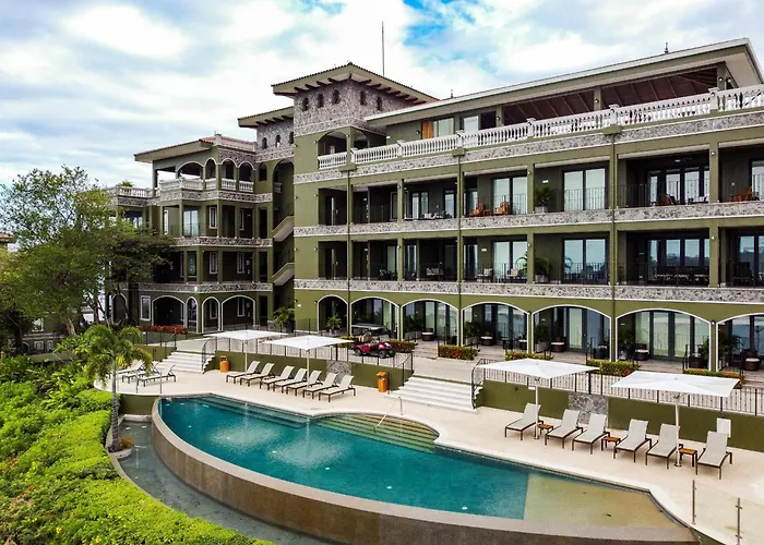 360 Splendor Del Pacifico Residences